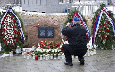 Smoleńsk: Polacy ignorują nową tablicę