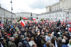 Tysiące przed Pałacem Prezydenckim