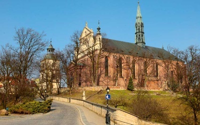 Monumentalną bryłę katedry, górującą na nadwiślańskim wzgórzu, możemy podziwiać do dzisiaj. 