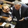 W Sejmie, po głosowaniu nad ustawą „narkotykową”. Dyskutują posłowie P. Graś (PO) i E. Kłopotek (PSL)