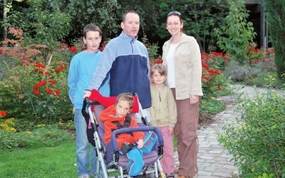 Muzykująca rodzina Bisagów – tata Piotr, mama Karina, Szymon, Wojtek i Tereska