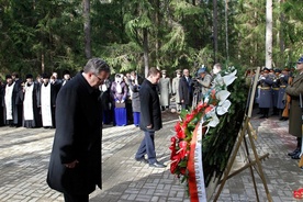 Pochylili głowy przed rozstrzelanymi