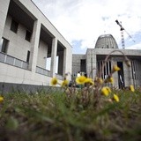 Trwają przygotowania do zawieszenia portretu JP II