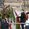 Prezydenci Komorowski i Miedwiediew złożyli wieńce przy brzozie, w którą wbił się fragment polskiego tupolewa
