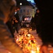 Do późnego wieczora na Trakcie Królewskim płonęły znicze, ustawione w hołdzie ofiarom katastrofy