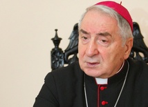 Nie stawiajmy pomników papieżowi