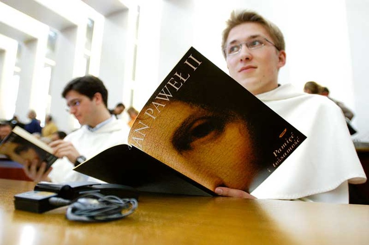 Kielecki KIK domaga się powrotu książki papieża do spisu lektur