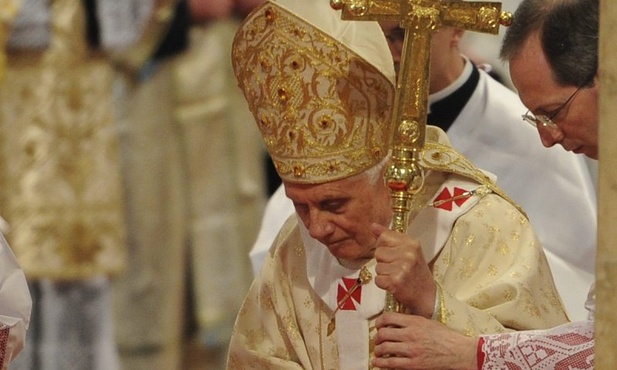 Benedykt XVI pyta o cierpienie