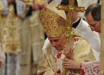 Benedykt XVI pyta o cierpienie