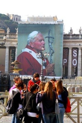 Bóg ingerował w historię poprzez bł. Jana Pawła II