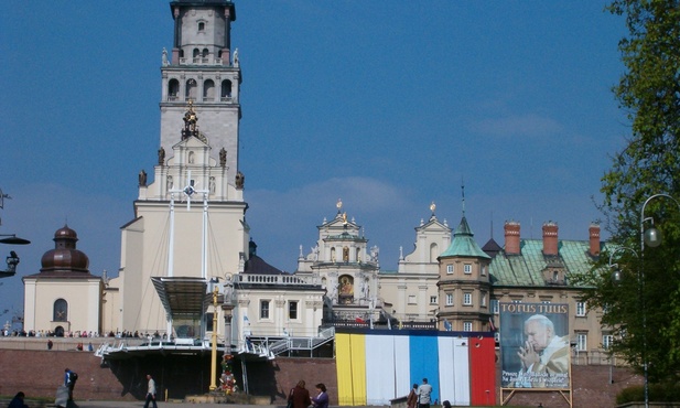 Ku czci Królowej Polski 