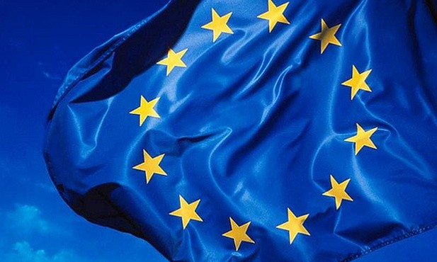 UE superobserwatorem