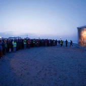 Droga Krzyżowa na plaży w Rimini to pomysł członków Ruchu Comunione e Liberazione