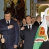 Metropolita Cyryl na Ukrainie. Z tyłu z lewej prezydent Janukowycz 