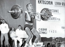 Warszawa. 29 kwietnia nad ranem w szpitalu w Warszawie zmarł dwukrotny mistrz olimpijski w podnoszeniu ciężarów Waldemar Baszanowski (na zdjęciu).