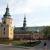 Demokracja daje prawo do służby