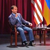 Miedwiediew zdystansował się od koalicji Putina