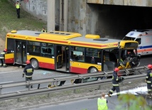 Autobus zjechał z nasypu, 30 osób rannych