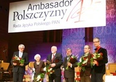 Od lewej: prof. Andrzej Bochenek, Danuta Szaflarska, Światosław Świacki, Krzysztof Dzierma, Waldemar Popek z WL (w imieniu Olgi Tokarczuk) i Jacek Dehnel