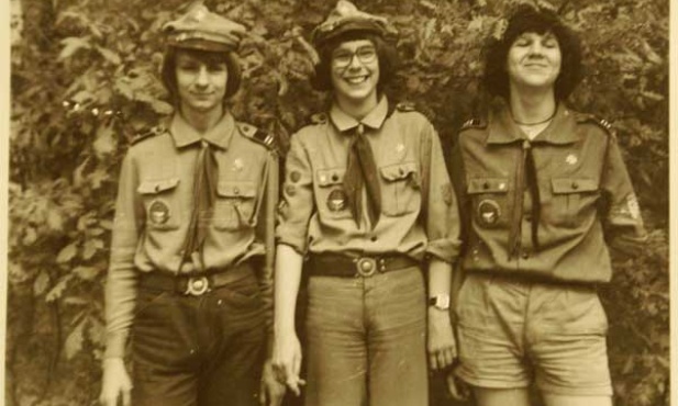 Tomasz Zubilewicz w młodości (pierwszy z prawej) 