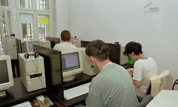 Sikorski o "internetowym kibolstwie"