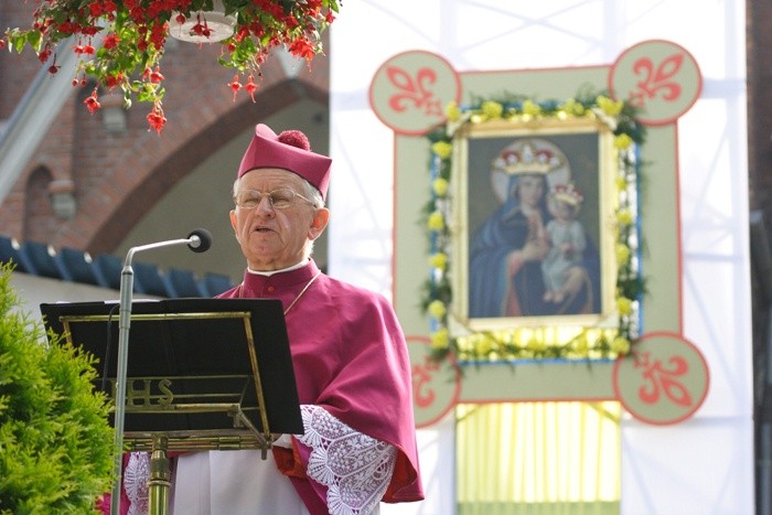 Abp Damian Zimoń w Piekarach Śląskich