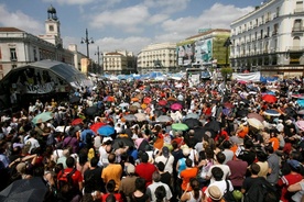 Demonstranci okupują plac w Madrycie