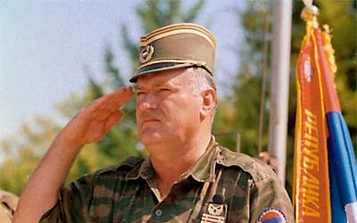 Gen. Ratko Mladić dowodził wojskami bośniackich Serbów podczas wojny na Bałkanach. Jest oskarżony o zbrodnie wojenne, zbrodnie przeciwko ludzkości i zbrodnię ludobójstwa