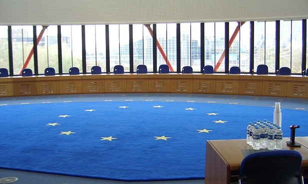 Trybunał UE: Regulamin firmy może zakazywać noszenia chusty islamskiej
