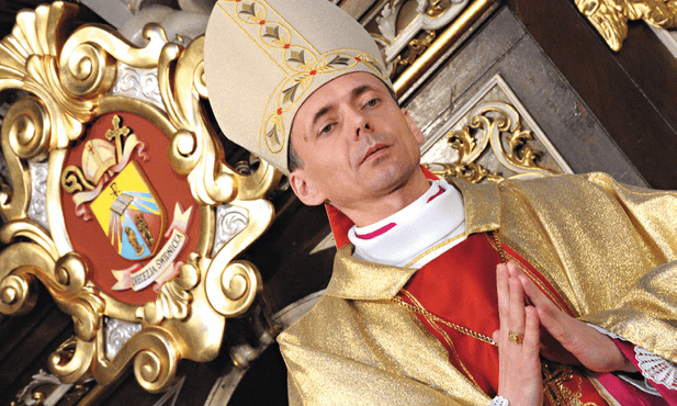 Srebrny patrzy wstecz