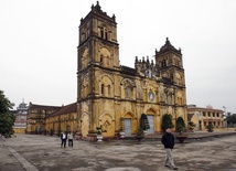 Wietnam: Miny i pałki przeciw katolikom