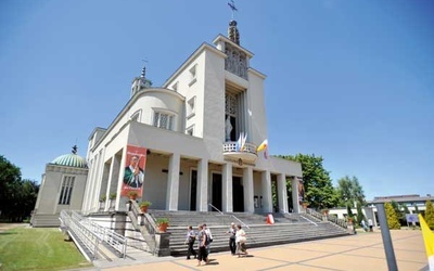 Budowa bazyliki w Niepokalanowie, rozpoczęła się jeszcze w 1939 r. 