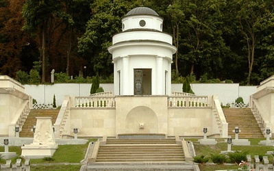 Lwów. Kaplica Obrońców Lwowa na Cmentarzu Orląt