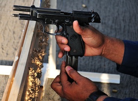 Libia: Skąd powstańcy mają broń?
