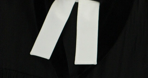 Ks. Uglorz senatorem? Tak, ale na urlopie