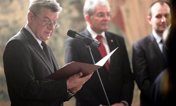 Nałęcz przeprasza