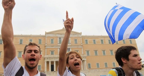 "Złodzieje! Zdrajcy!", "Gdzie podziały się pieniądze?"