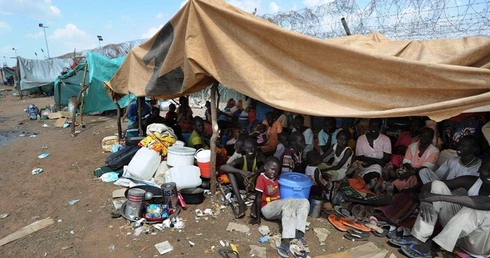 Sudan: cywile głodują, płoną kościoły