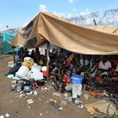 Sudan: cywile głodują, płoną kościoły