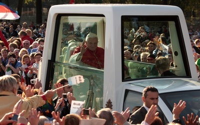 Papież na prąd nie pojedzie