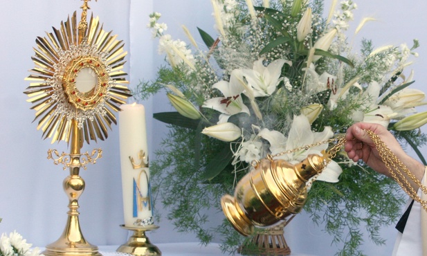 Procesje w Moskwie, Petersburgu i Lwowie