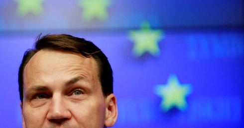 Sikorski chce przemyślanej odpowiedzi