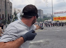 Grecja: Demonstranci atakują