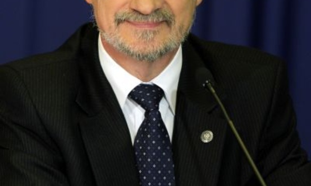 Macierewicz: rząd okłamywał opinię publiczną 