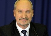 Macierewicz: rząd okłamywał opinię publiczną 