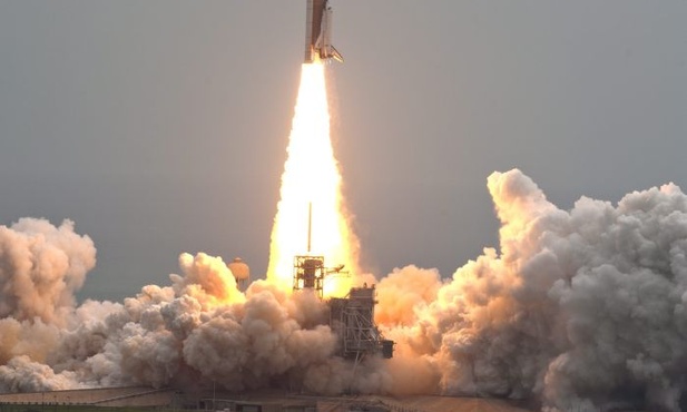 Atlantis wyniesiony na orbitę 