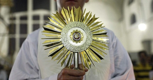 Krew Papieża odwiedza Włochów