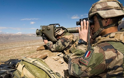 Francja wycofa część żołnierzy z Afganistanu 
