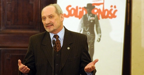 Macierewicz ma przeprosić Dukaczewskiego