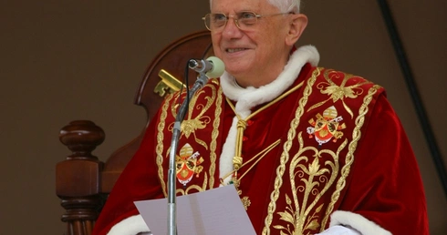„Benedykt XVI ujrzy upadek kapitalizmu”